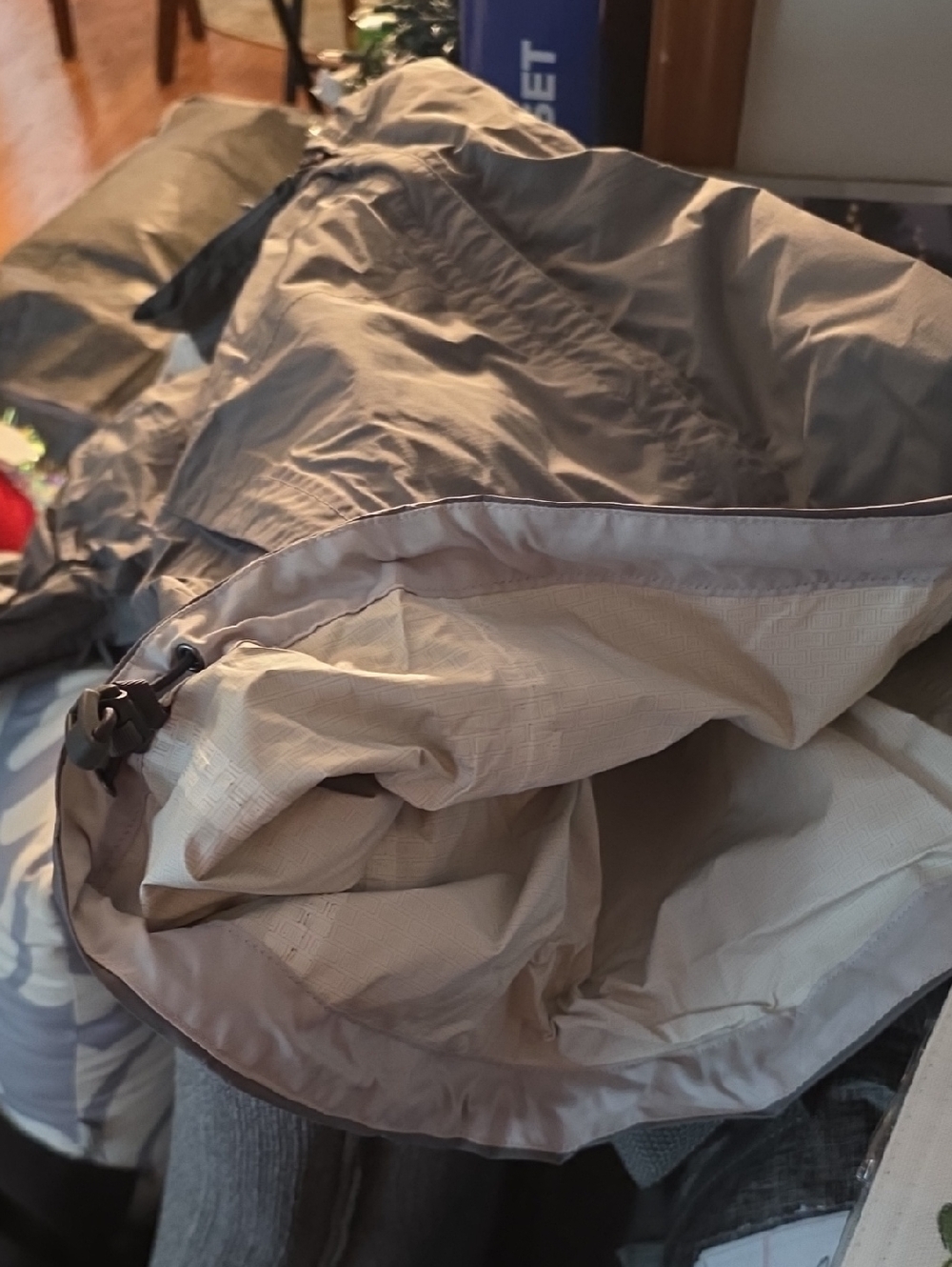 Patagonia Charcoal Hooded Windbreaker-EUC - Picture 7 of 7